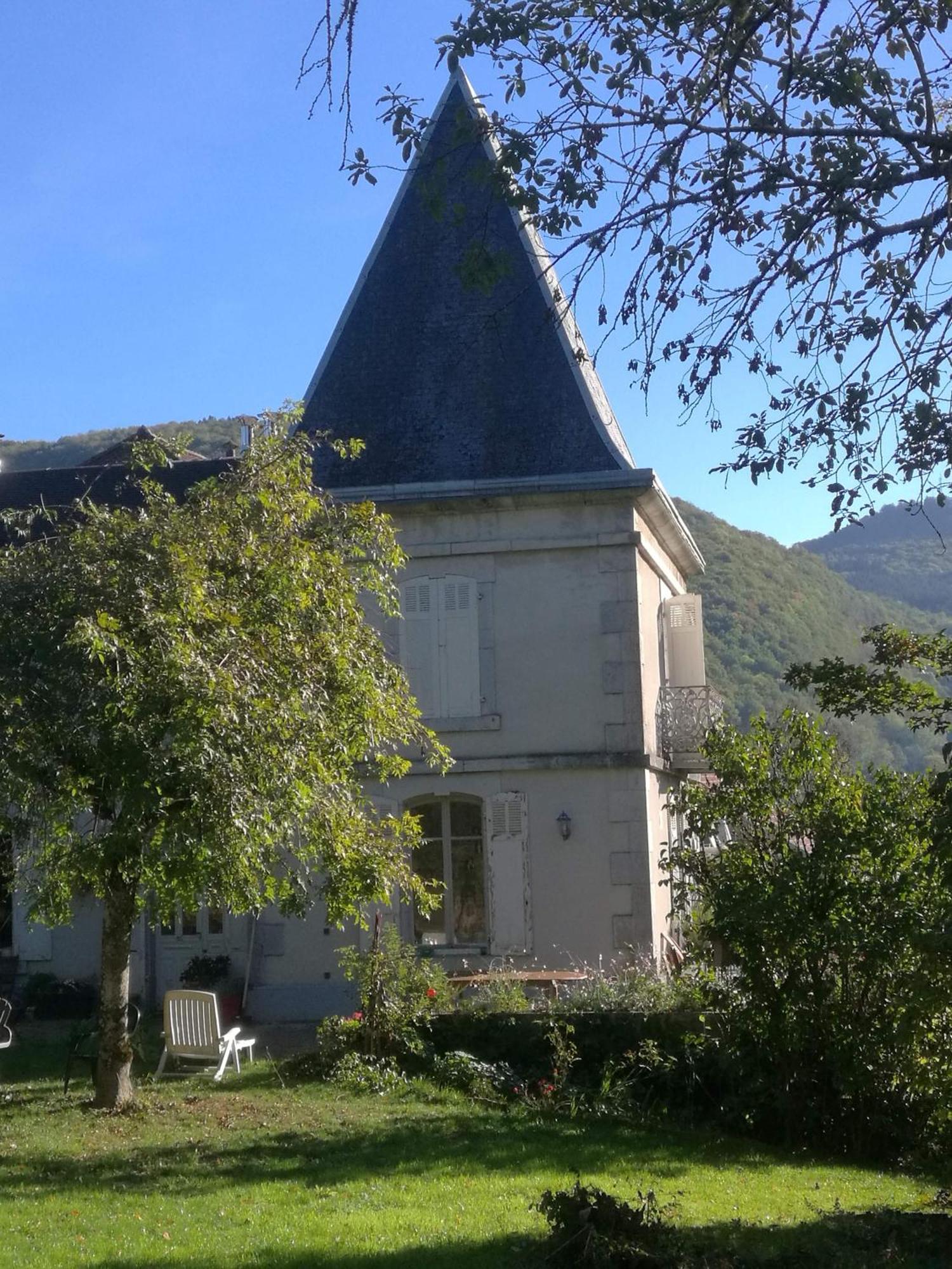De Vaux